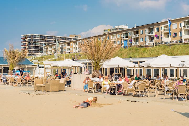 Beach pavilion dining at Zandvoort